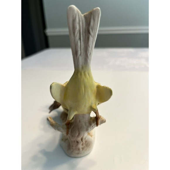 W Goebel Yellow Bird Canary Feeding Baby Chick Figurine Lang 6 W Germany 1967 - Picture 8 of 13